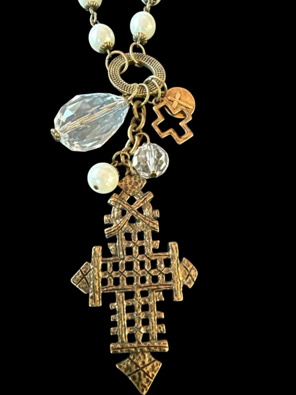 🔥Vintage Style Gold Tone Cross Charm Necklace w/ Faux Pearls & Crystal Beads